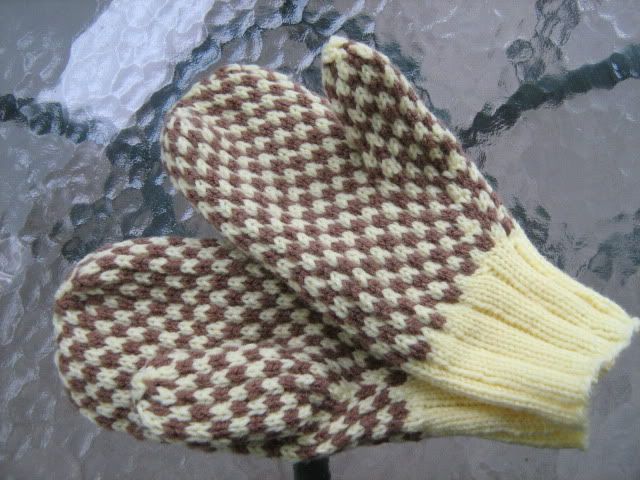 checkerboard mittens