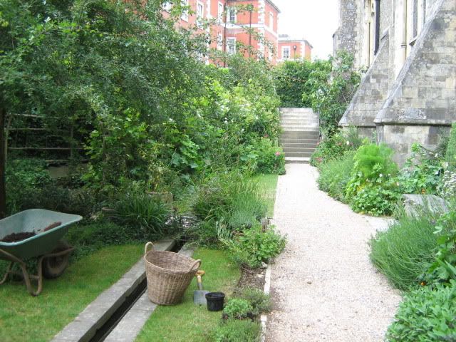Queen Eleanor's Garden