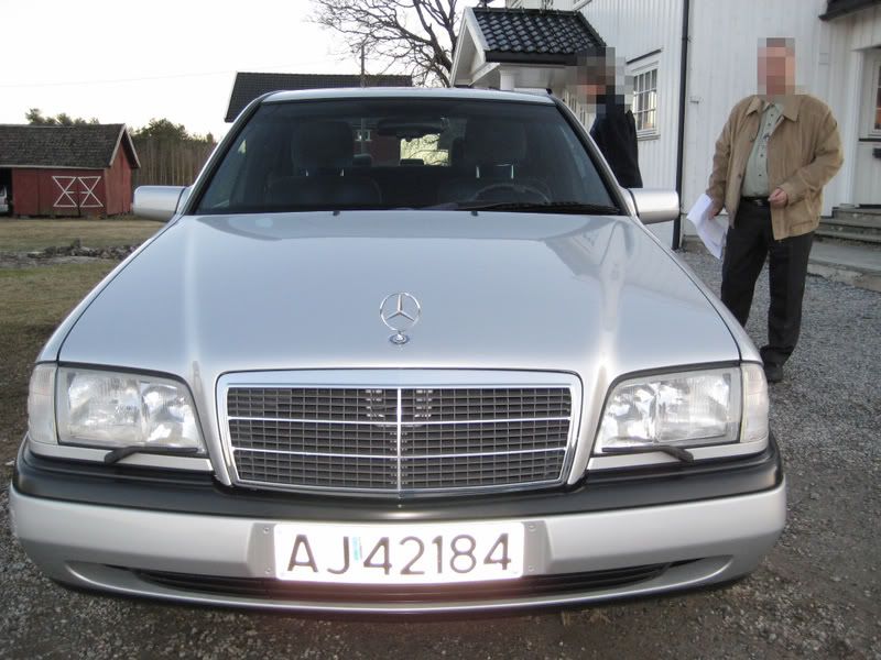 Mercedes1800061.jpg