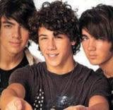[Image: Jonas_Brothers-.jpg]