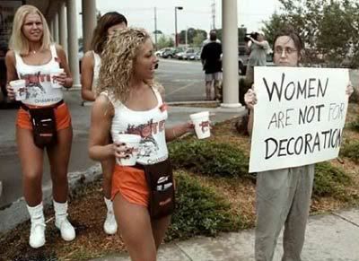 hootersvswomanwithsign.jpg