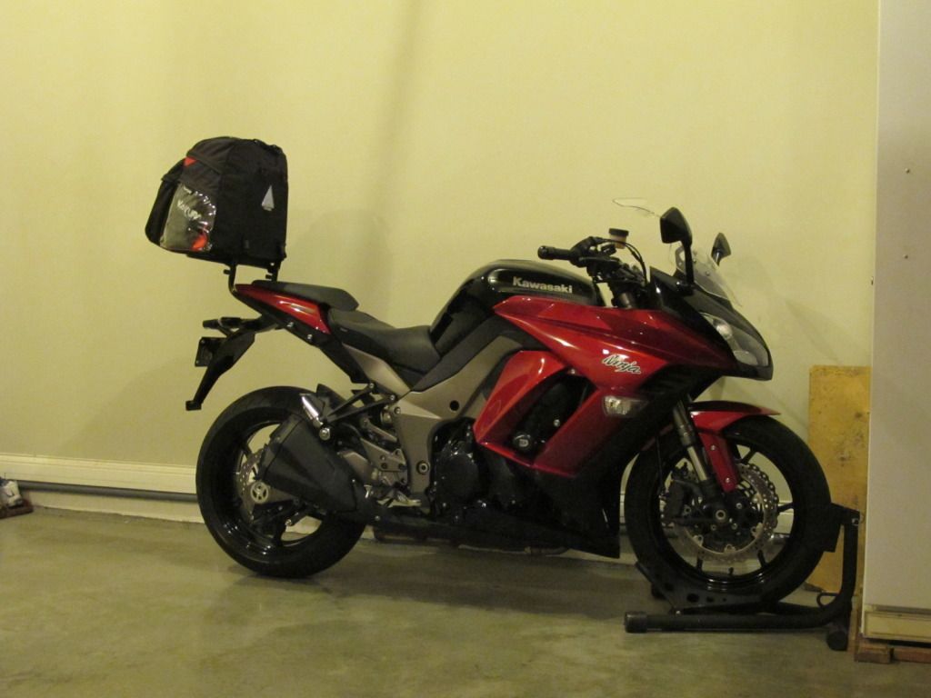 Ninja 1000 sport rack by Ventura it's almost a backrest...lol