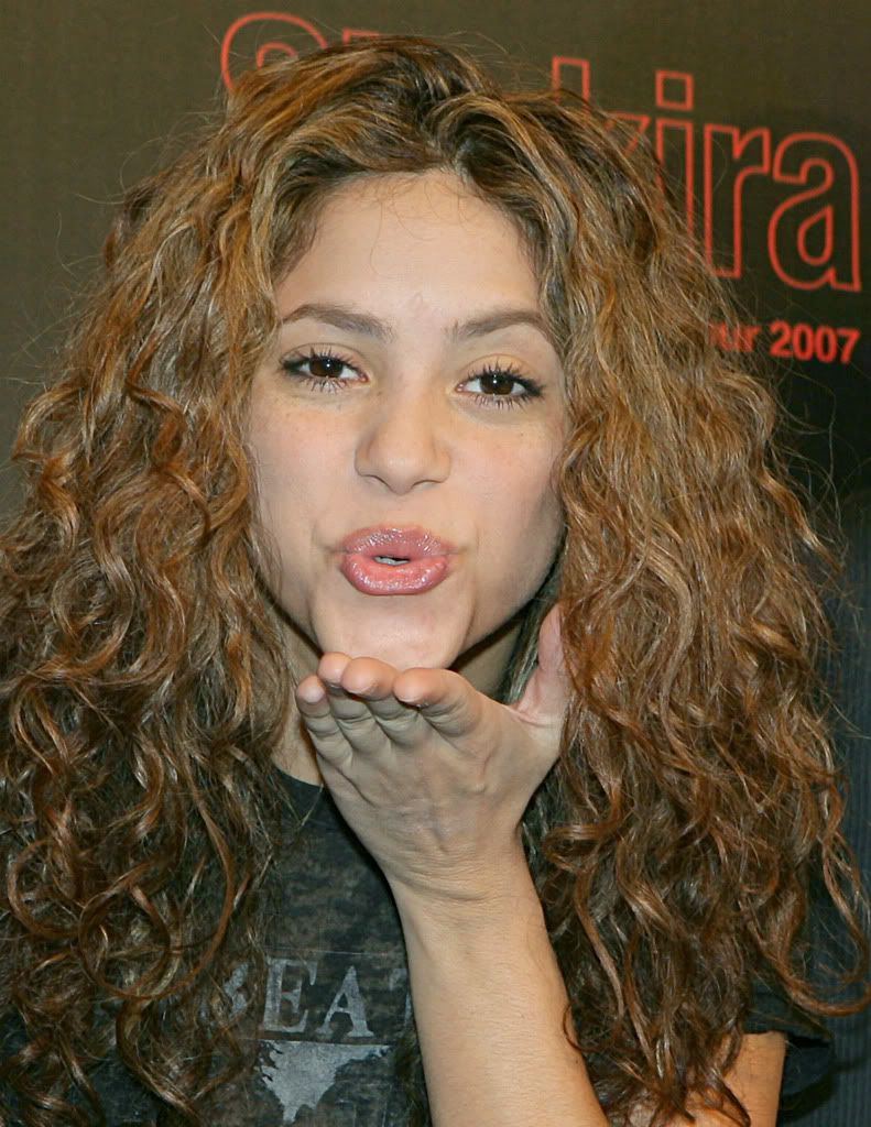 ShakiraKiss7.jpg