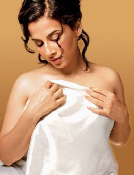 vidya balan hot. Actress Vidya Balan Hot Images