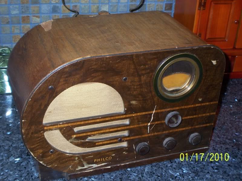 [Image: Philco38-10frontbefore.jpg]