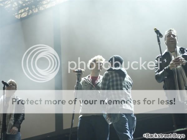 http://i269.photobucket.com/albums/jj49/blogdonick2008/Tokyo%20Dome%20-%20Soundcheck%20-%202008/17.jpg